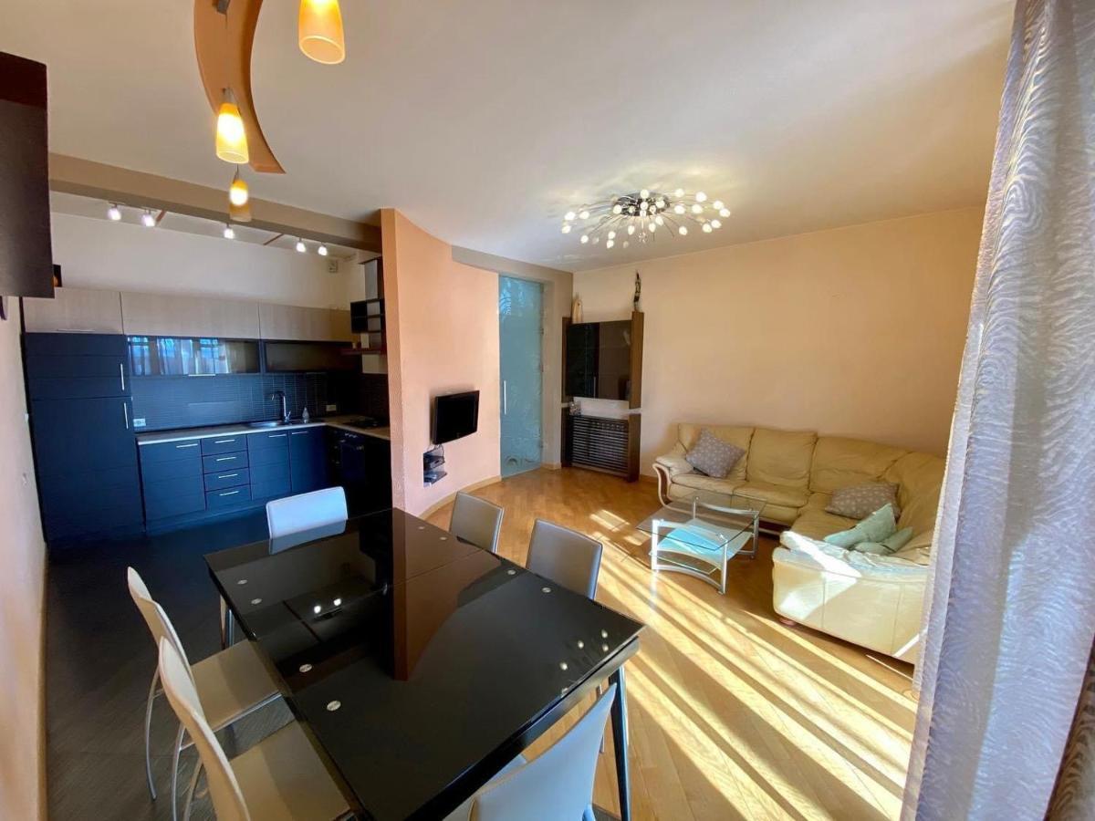 City Center Cute Flat 3 Rooms Ereván Exterior foto