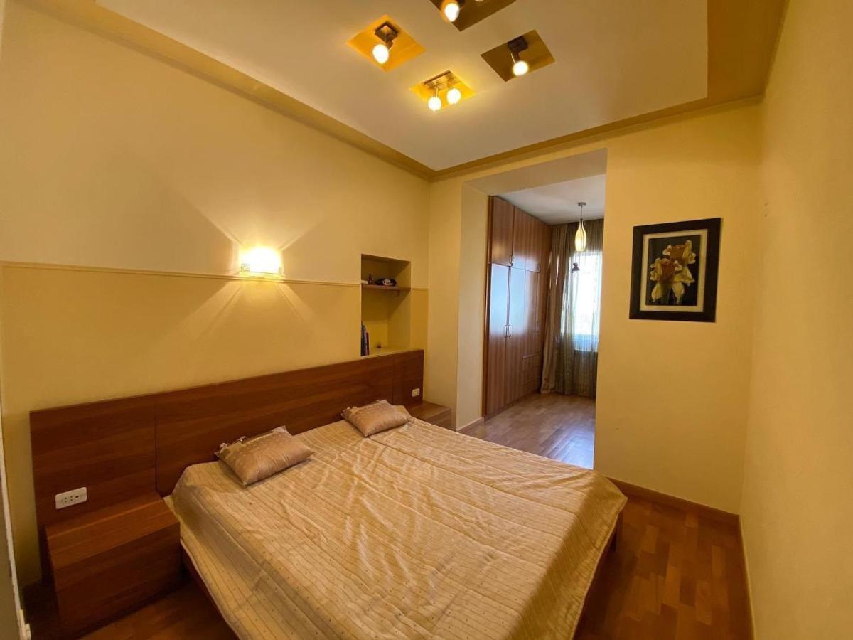 City Center Cute Flat 3 Rooms Ereván Exterior foto